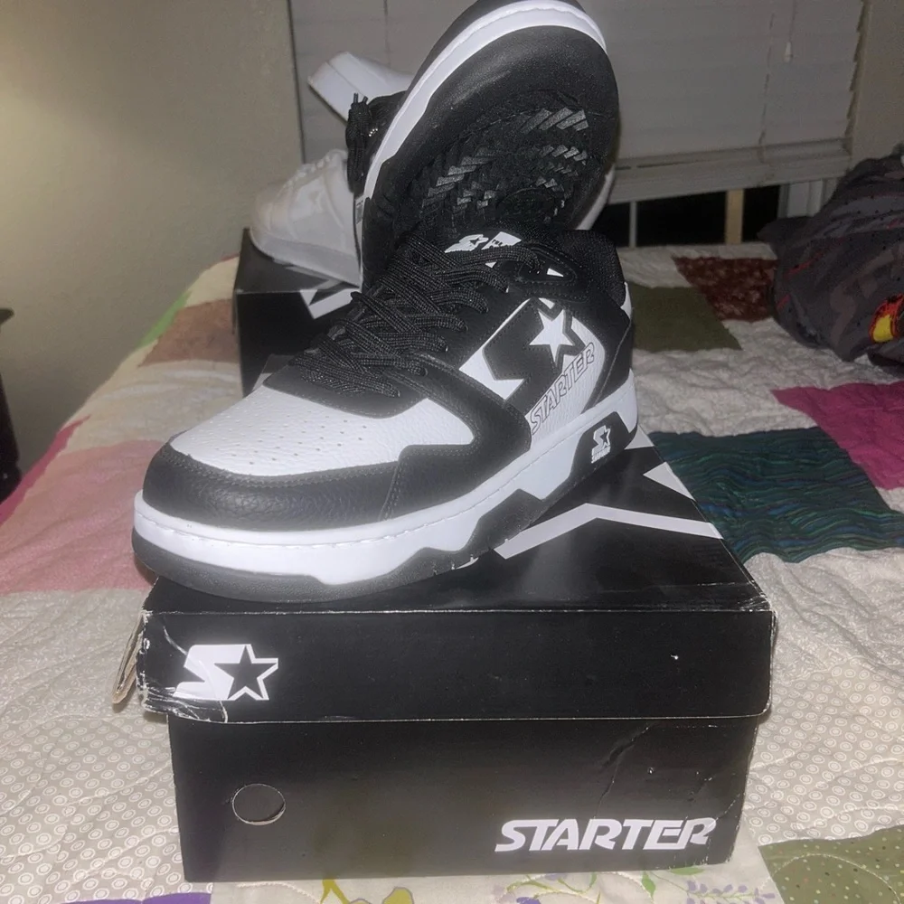 Starter Men's Athletic Shoes in Black and White - Picture 2 of 2